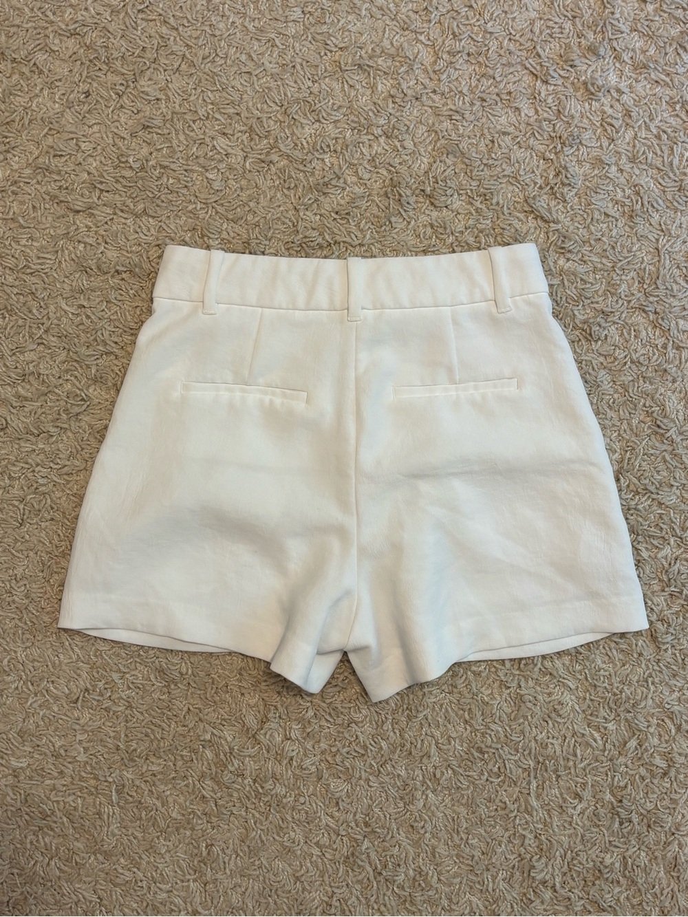 Aritzia Effortless Short - Picture 2 of 3